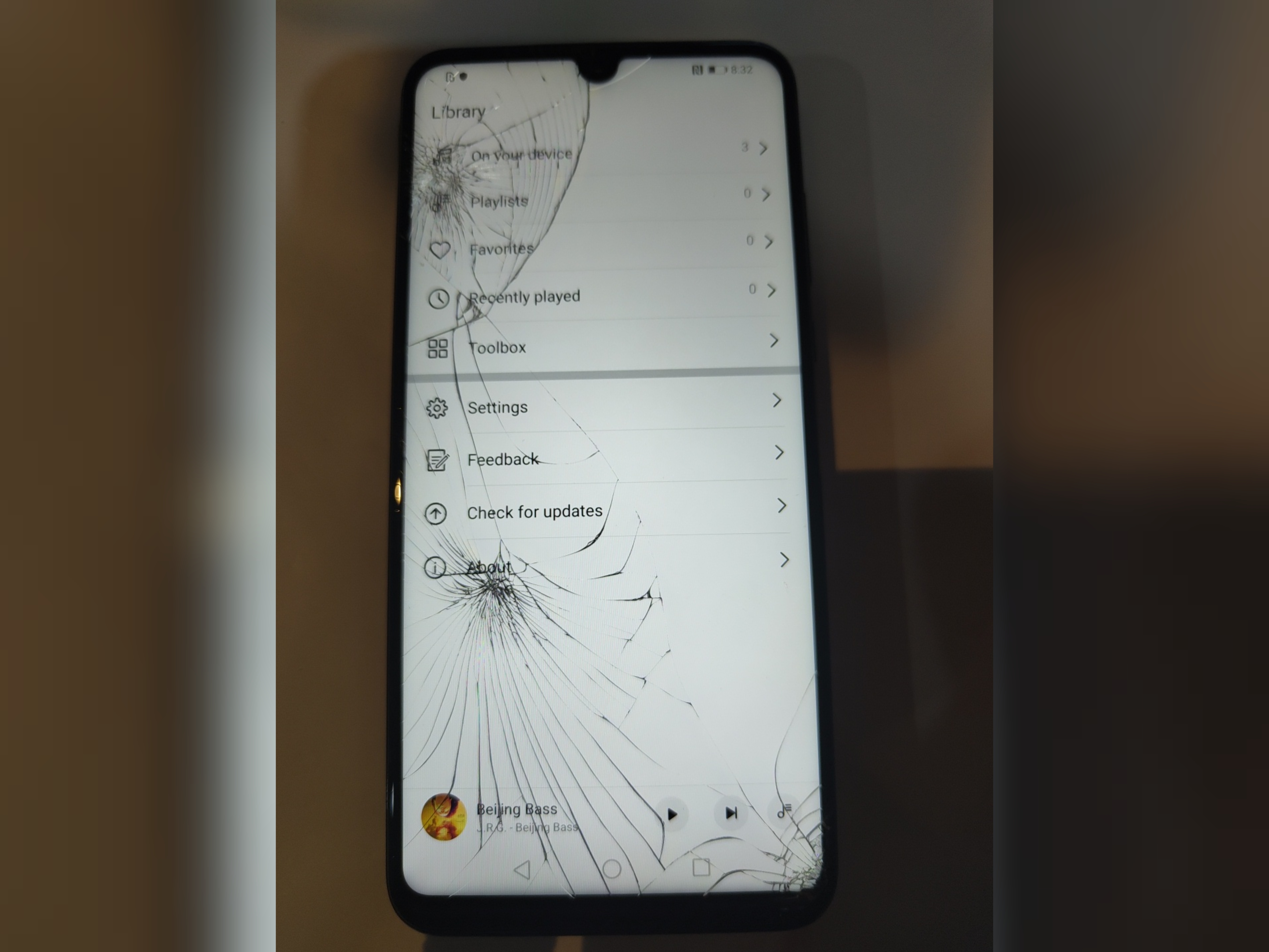 ال سی دی هواوی HUAWEI P30 LITE رام 6 با فریم مطابق عکس ها گلس فنی شکسته ال سی دی و تاچ کاملا سالم