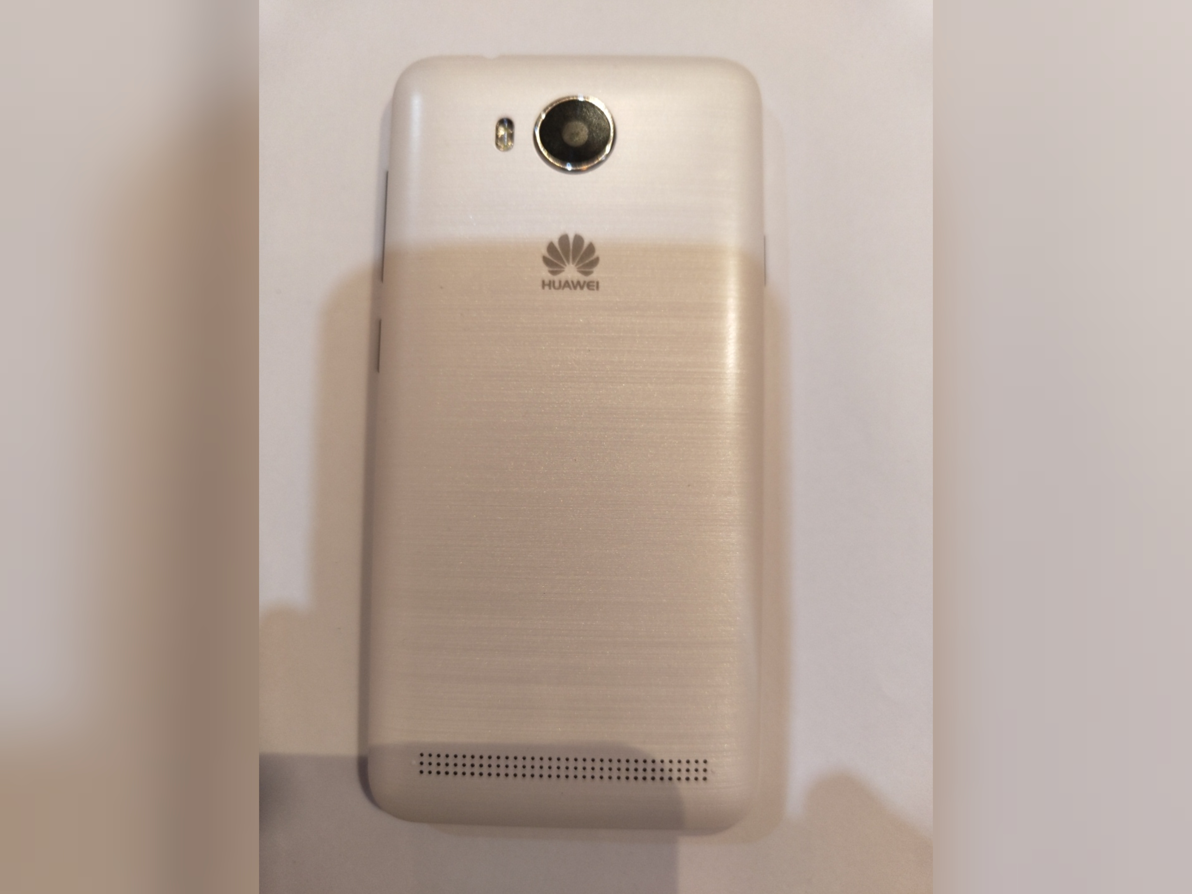 گوشی هواوی مدل HUAWEI 3-02 رام 2 حافظه 8 اندروید 5.1 با کارتن و وسایل ریجستر شده وضعیت سفید