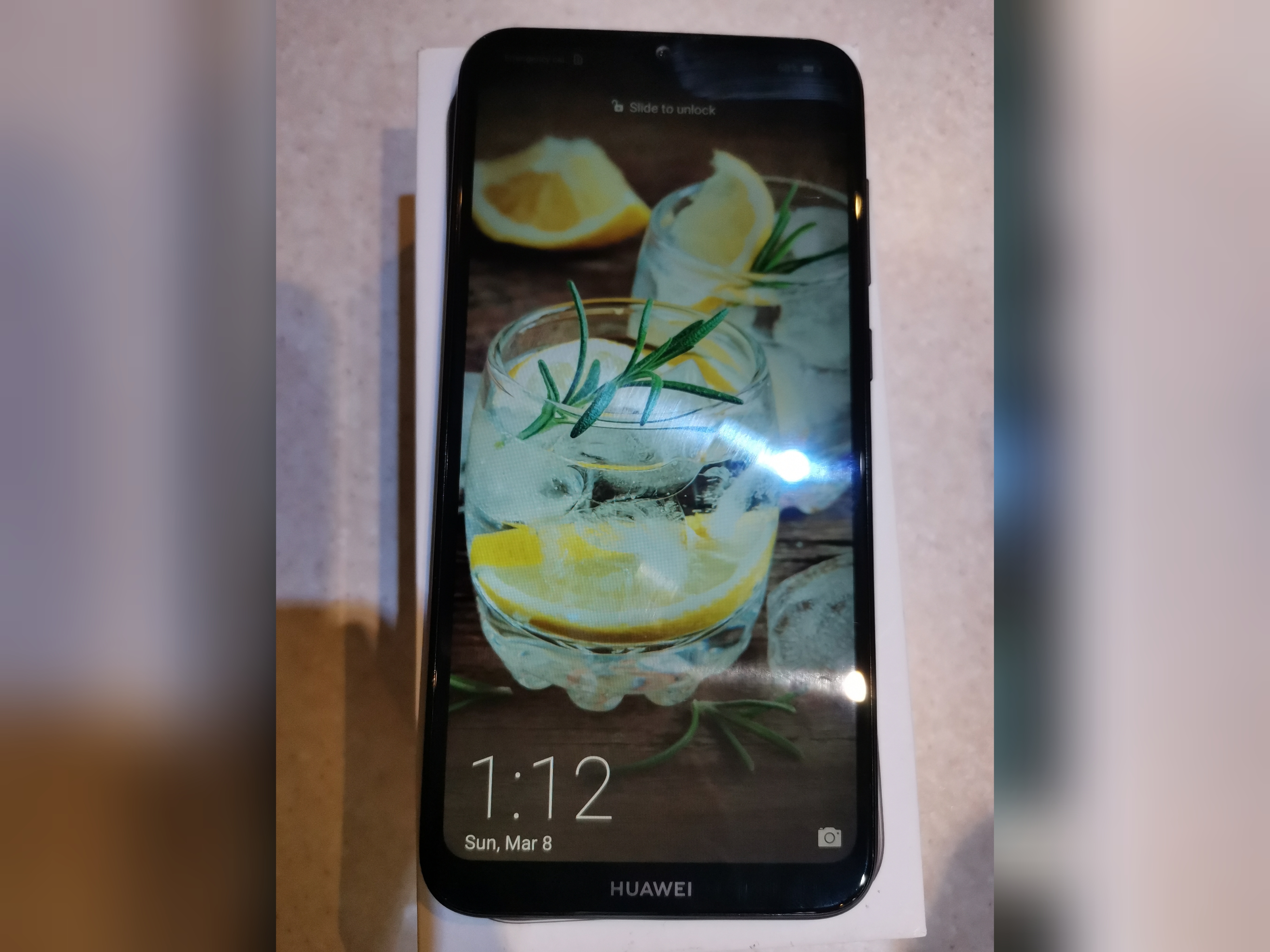 گوشی هواوی مدل Y7 Prime 2019 رام 3 حافظه 32 در حد نو  ریجستر شده وضعیت سفید بدون کد با کارتن و وسایل با دو عدد گارد محافظ_گوشی در حد نو و ال سی دی کاملا سالم فقط فریم دور ال سی دی پریدگی کوچک دارد مطابق عکس