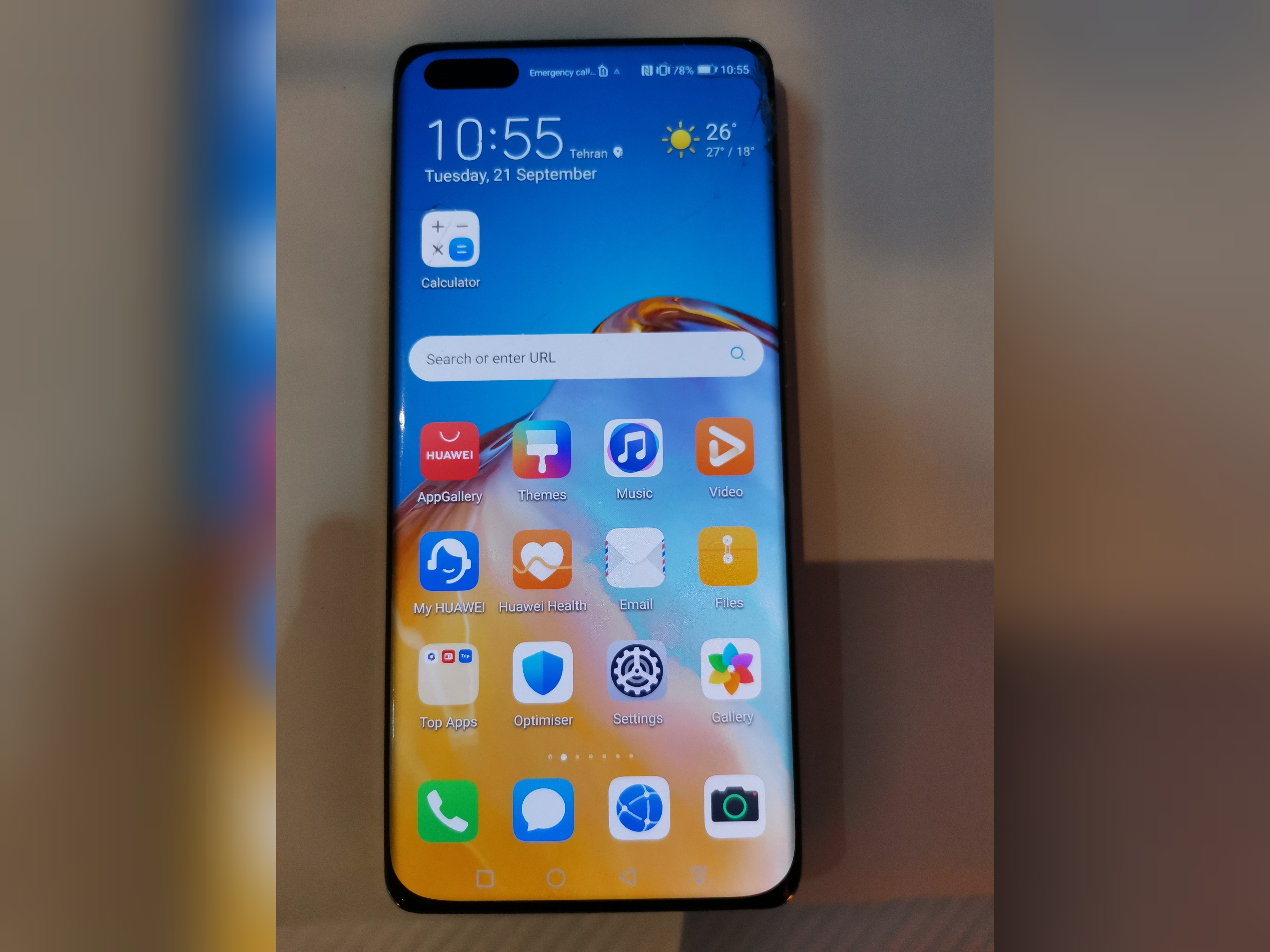 گوشی هواوی مدل HUAWEI P40 PRO با رام 8 حافظه 256 ابی رنگ ریجستر شده با کد مالکیت گوشی استاده نشده-ال سی دی کاملا سالم فقط گلس فنی و درب پشت شکسته- تازه ریجستر شده به علت ویترنی بودن در نمایندگی و خوردن زمین-عکس ها دیده شود