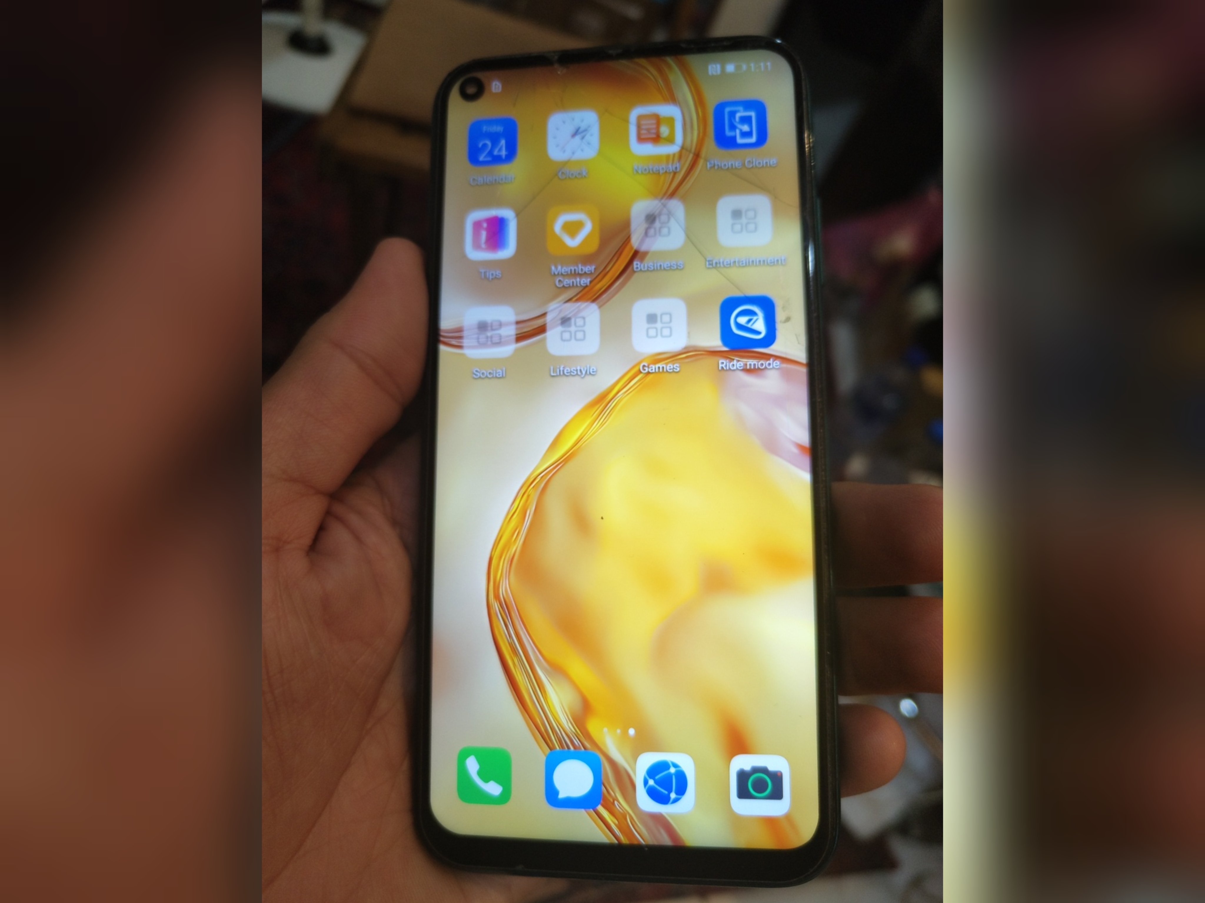 فریم ال سی دی به همراه ال سی دی هواوی مدل HUAWEI NOVA 7I ترک دار قابل استفاده کامل روکاری مطابق عکس رنگ سبز تاچ کاملا سالم