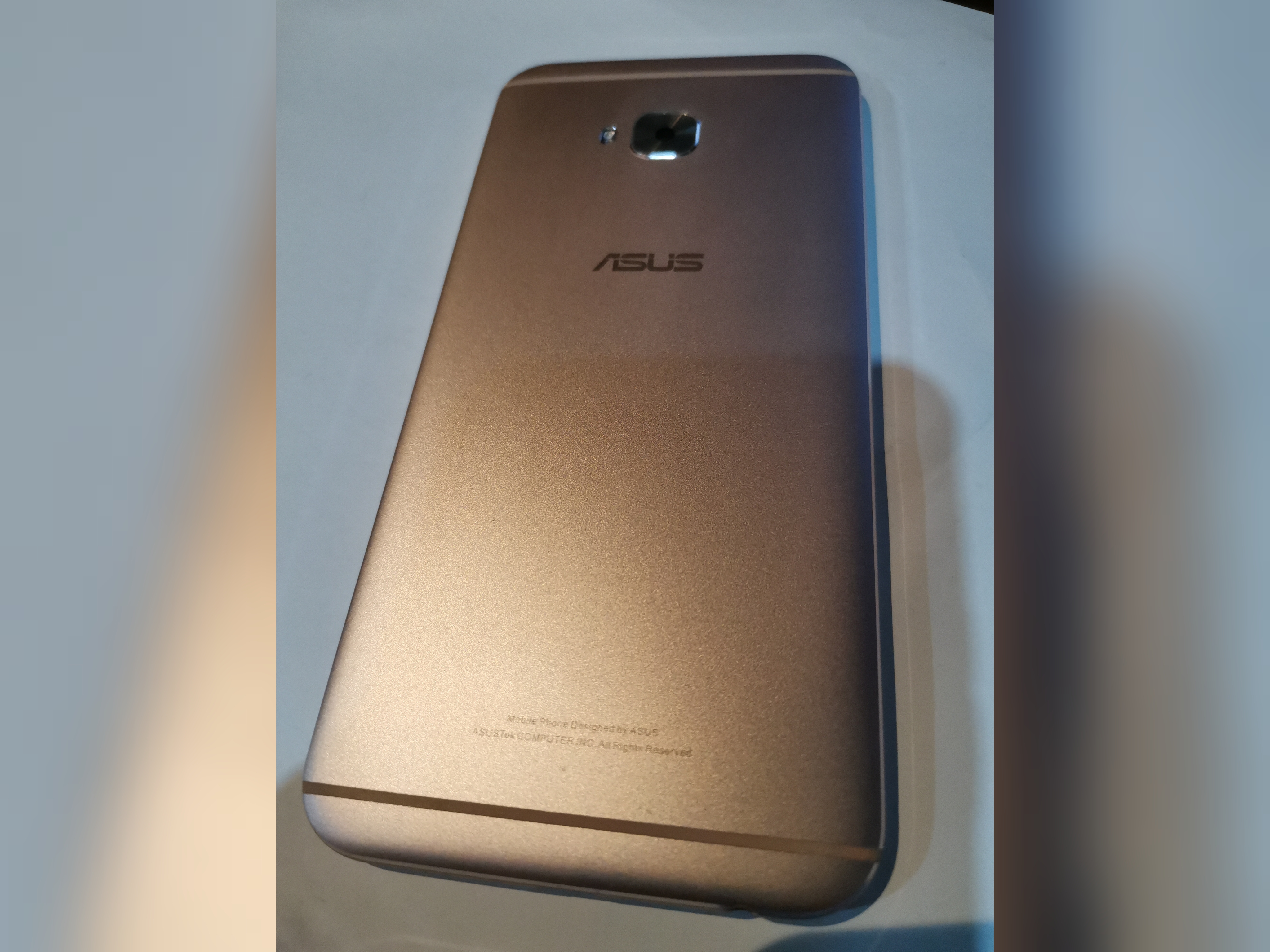 گوشی ایسوس مدل ASUS-Z01MD Zenfone اکبند استفاده نشده رام 4 حافظه 64 بدون کارتن وضعیت سفید ریجستر شده بدون کد