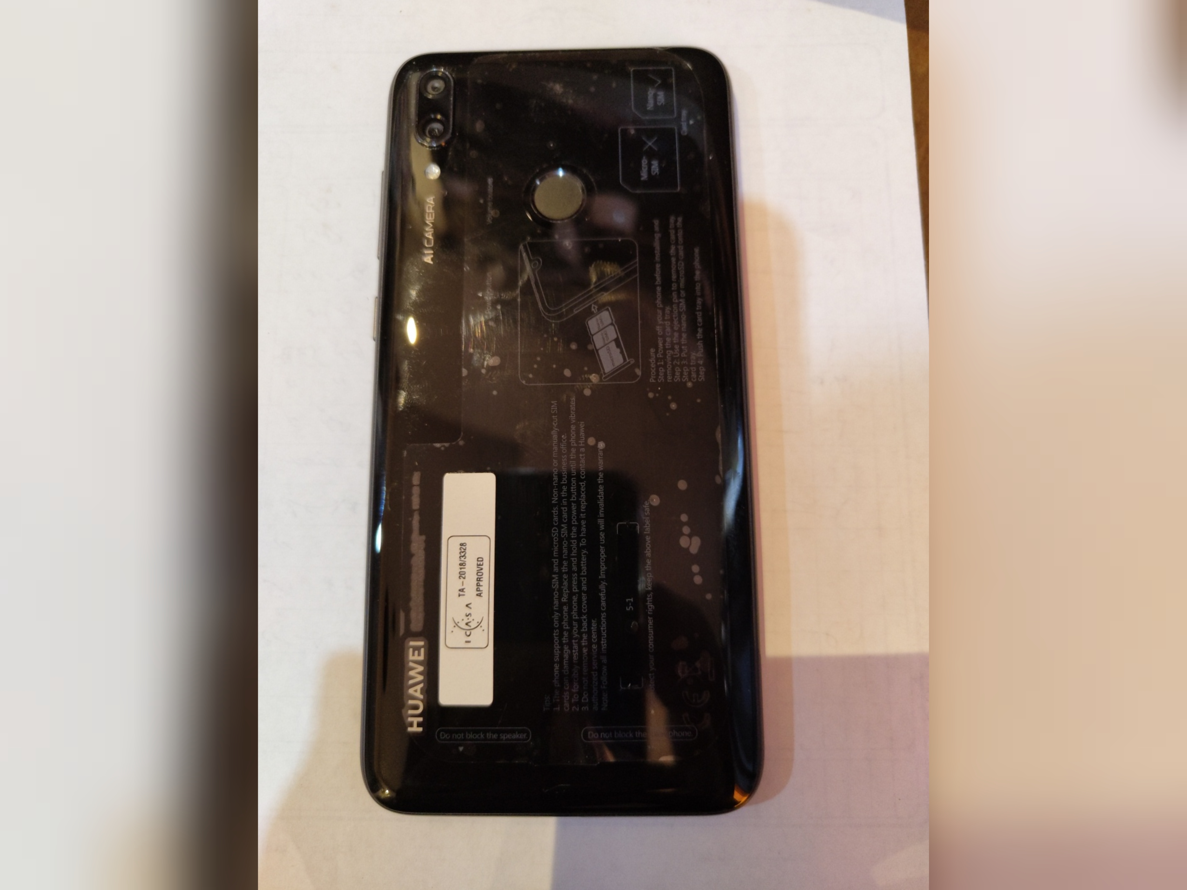 گوشی هواوی مدل Y7 Prime 2019 رام 3 حافظه 32 در حد نو  ریجستر شده با کدمالکیت با کارتن و وسایل با دو عدد گارد محافظ_گوشی در حد نو مربوط به نمایندگی هواوی