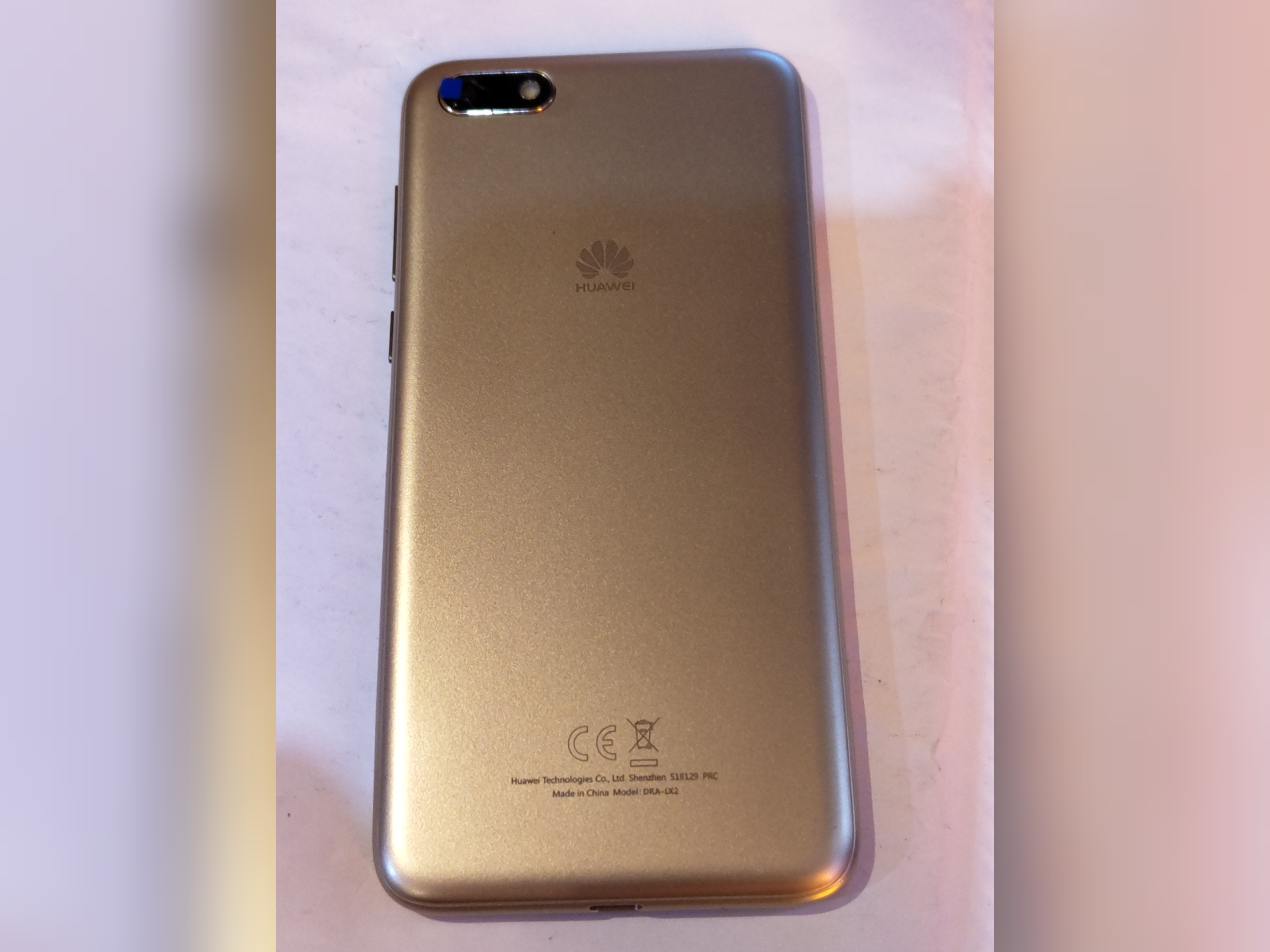 گوشی هواوی مدل HUAWEI Y5 PRIME 2018/Y5 Lite رام 2 حافظه 16 اندروید 8 با جعبه و وسایل ریجستر شده بدون کد رنگ طلایی با کارتن گوشی استفاده نشده در حد نو