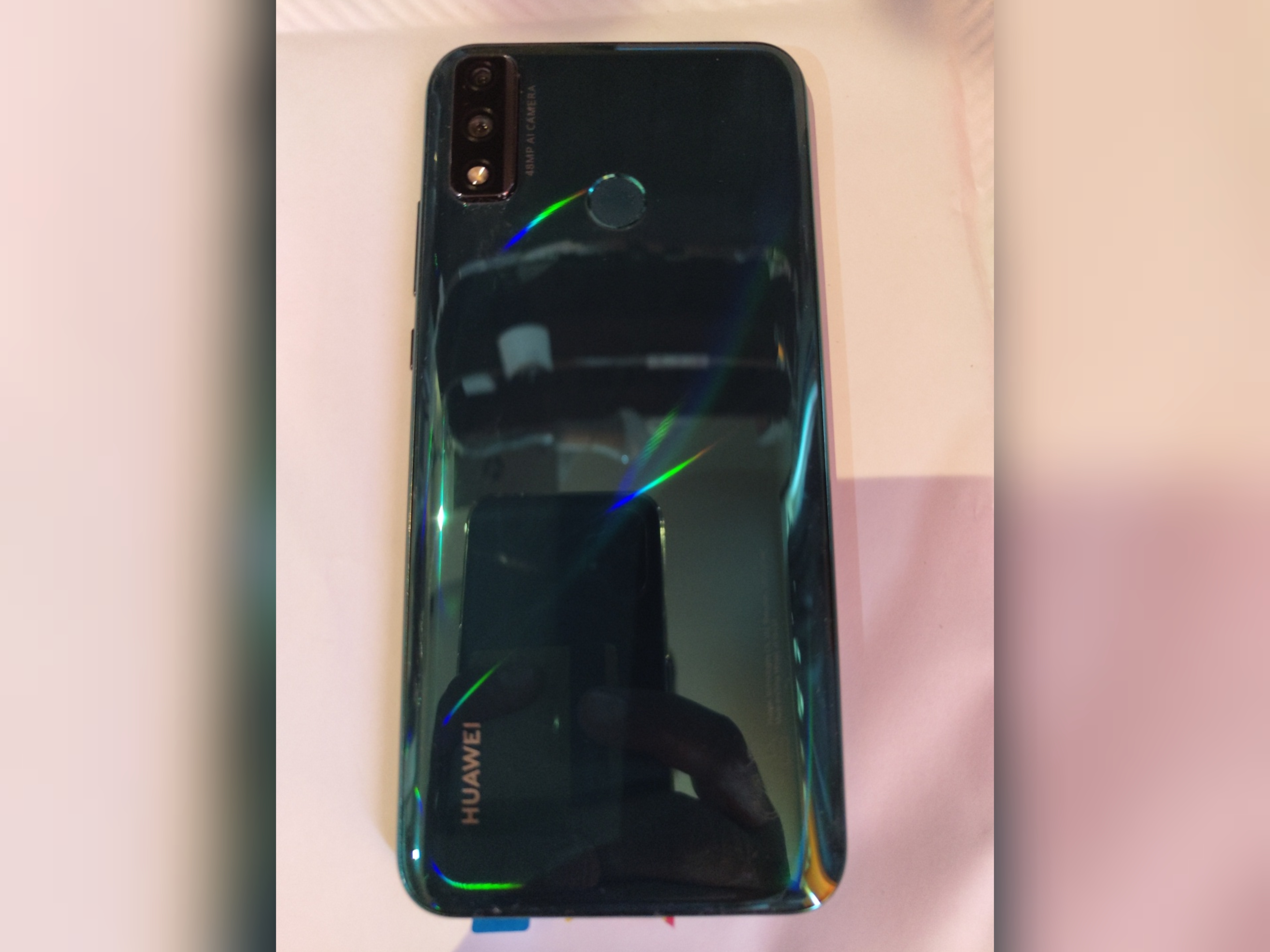 گوشی هواوی مدل HUAWEI Y8S رام 4 حافظه 64 اندروید 9 -با کارتن ریجستر شده بدون کد مالکیت و وسایل-گوشی اکبند است فقط ریجستر شده وضعیت سفید