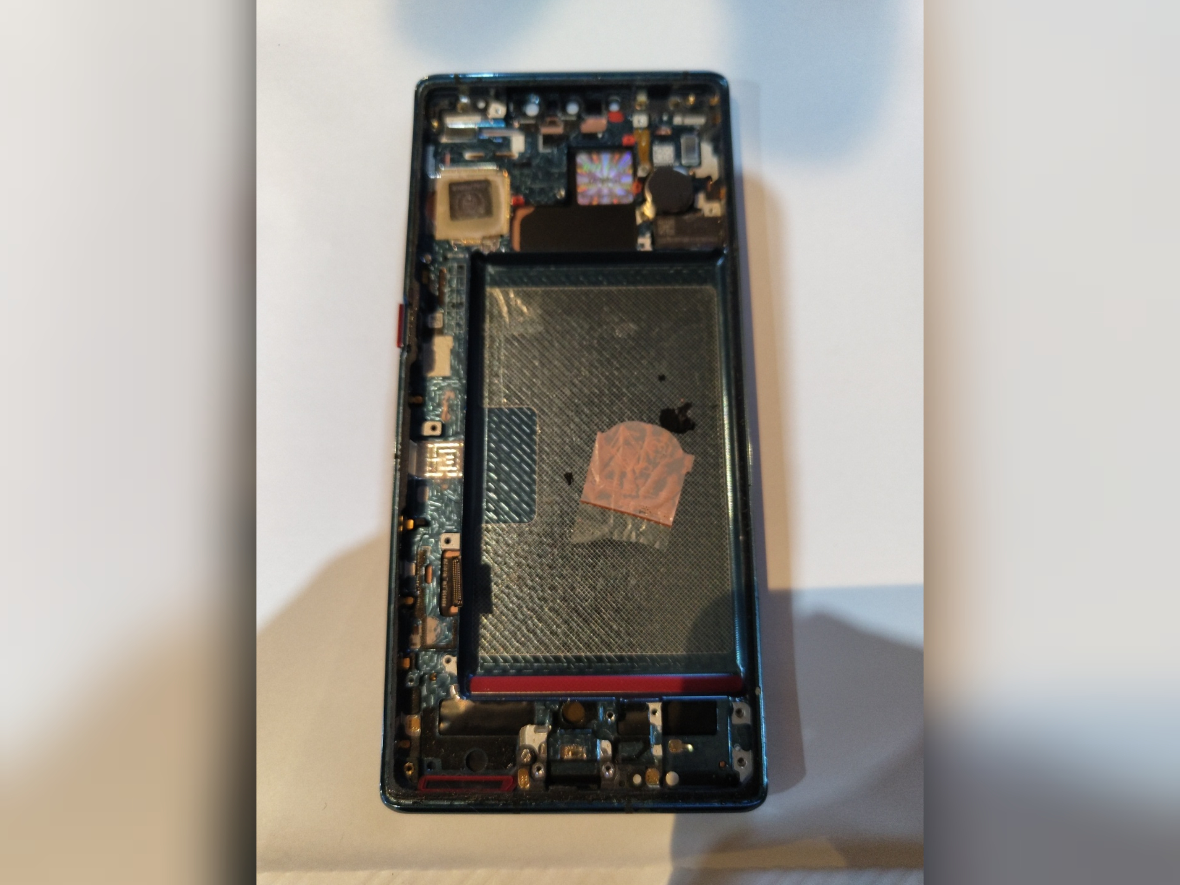 ال سی دی هواوی مدل HUAWEI MATE 30 PRO با فریم روکاری تاچ کاملا سالم مطابق عکس دو عدد لکه دارد