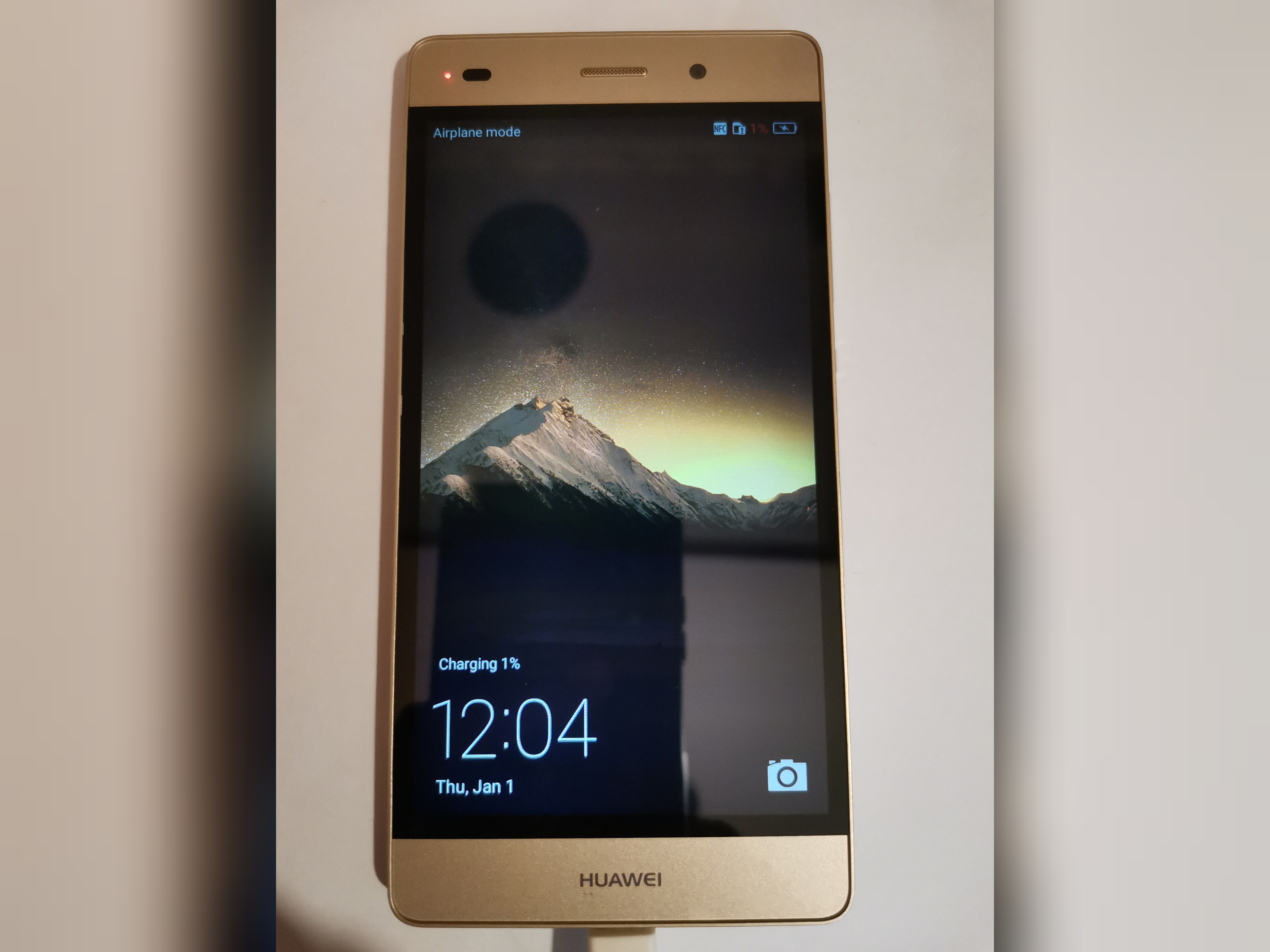 گوشی هواوی مدل HUAWEI P8 LITE با رام 2 حافظه 16  ریجستر با کد مالکیت با کارتن کامل در حد نو+یک عدد گارد ژله ای