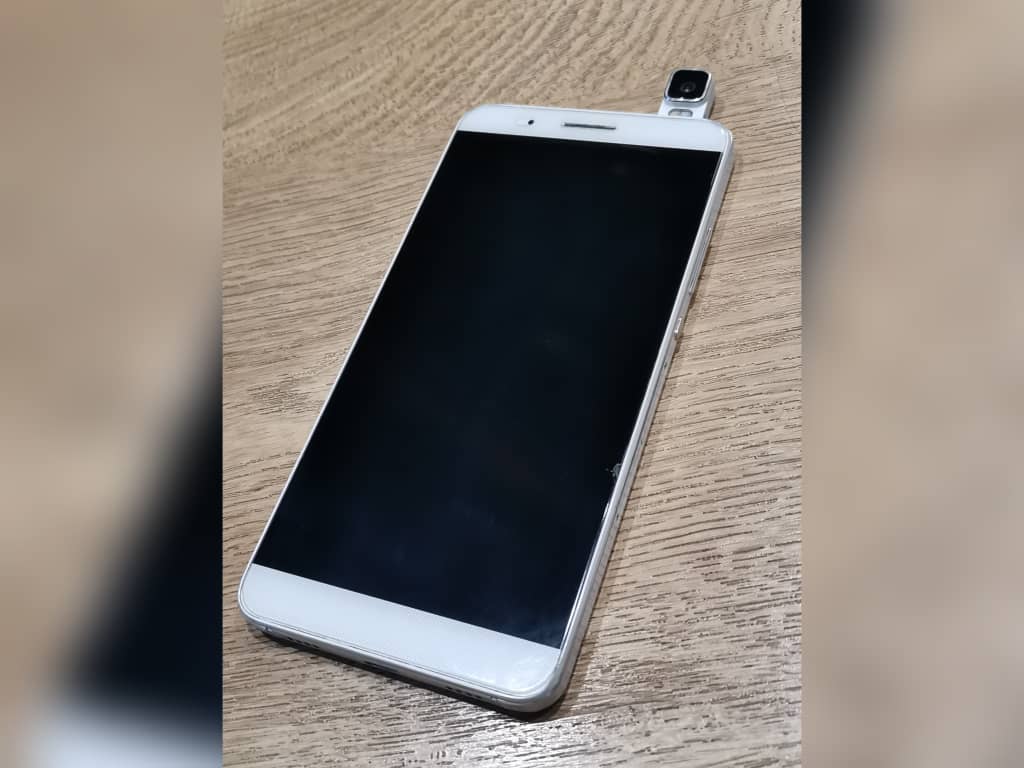 گوشی هواوی مدل  HUAWEI XSHOT رام 2 حافظه 16 کاملا سالم- رنگ سفید ریجستر شده وضعیت سفید بدون کد بدون کارتن و وسایل -تک سیم یا دو سیم -زدگی جزیی دور قاب