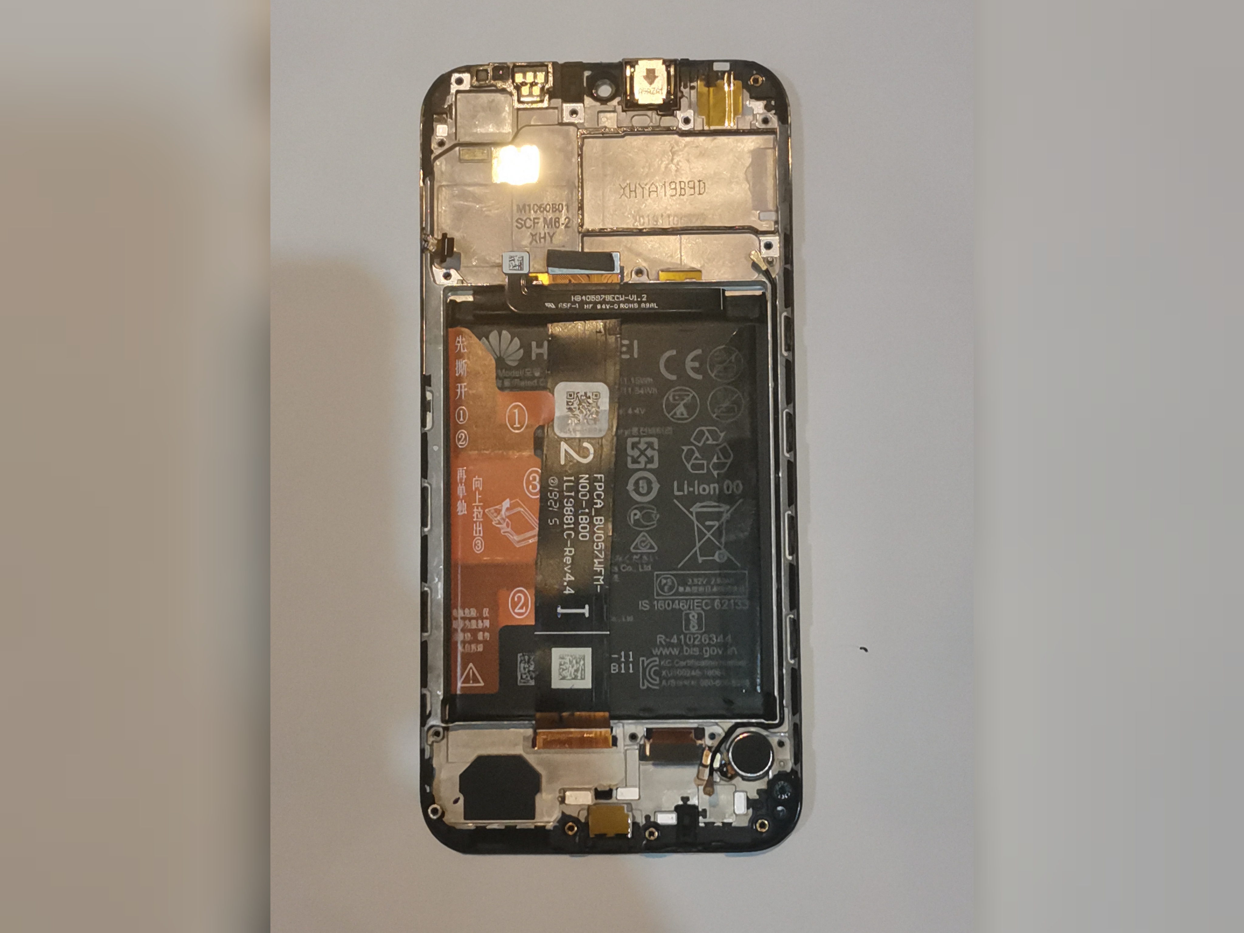 ال سی دی هواوی مدل LCD Y5 2019 (4.4) شرکتی نمایندگی هواوی صد در صد اصلی با باطری -ال سی دی همراه فریم و باطری و بازر و فلت باور  و فلت مین  میباشد