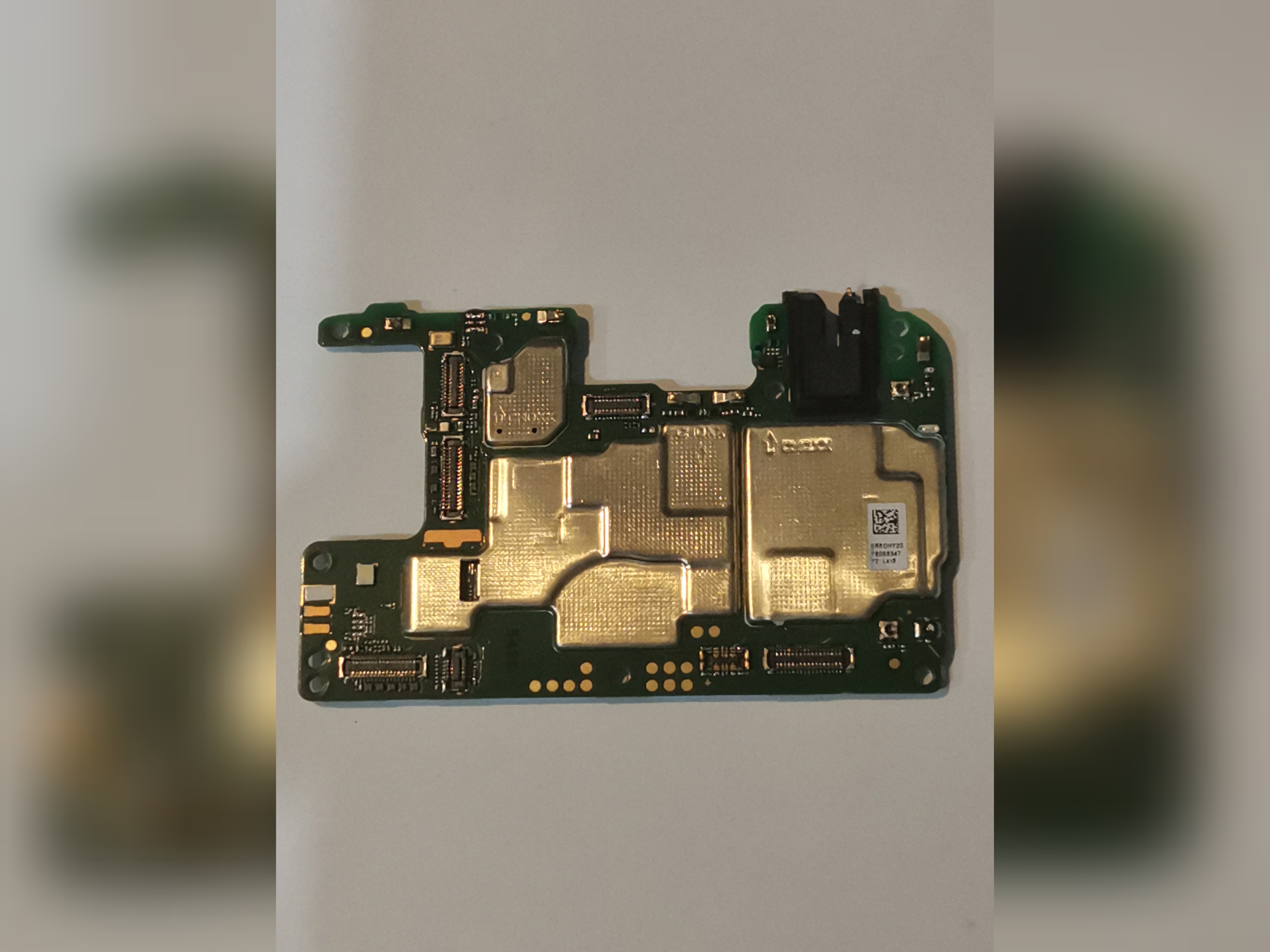 برد گوشی هواوی مدل Y7 PRIME 2019 رام 3 حافظه 32 و 64 ریجستر شده وضعیت سفید بدون کد با فاکتور شرکت