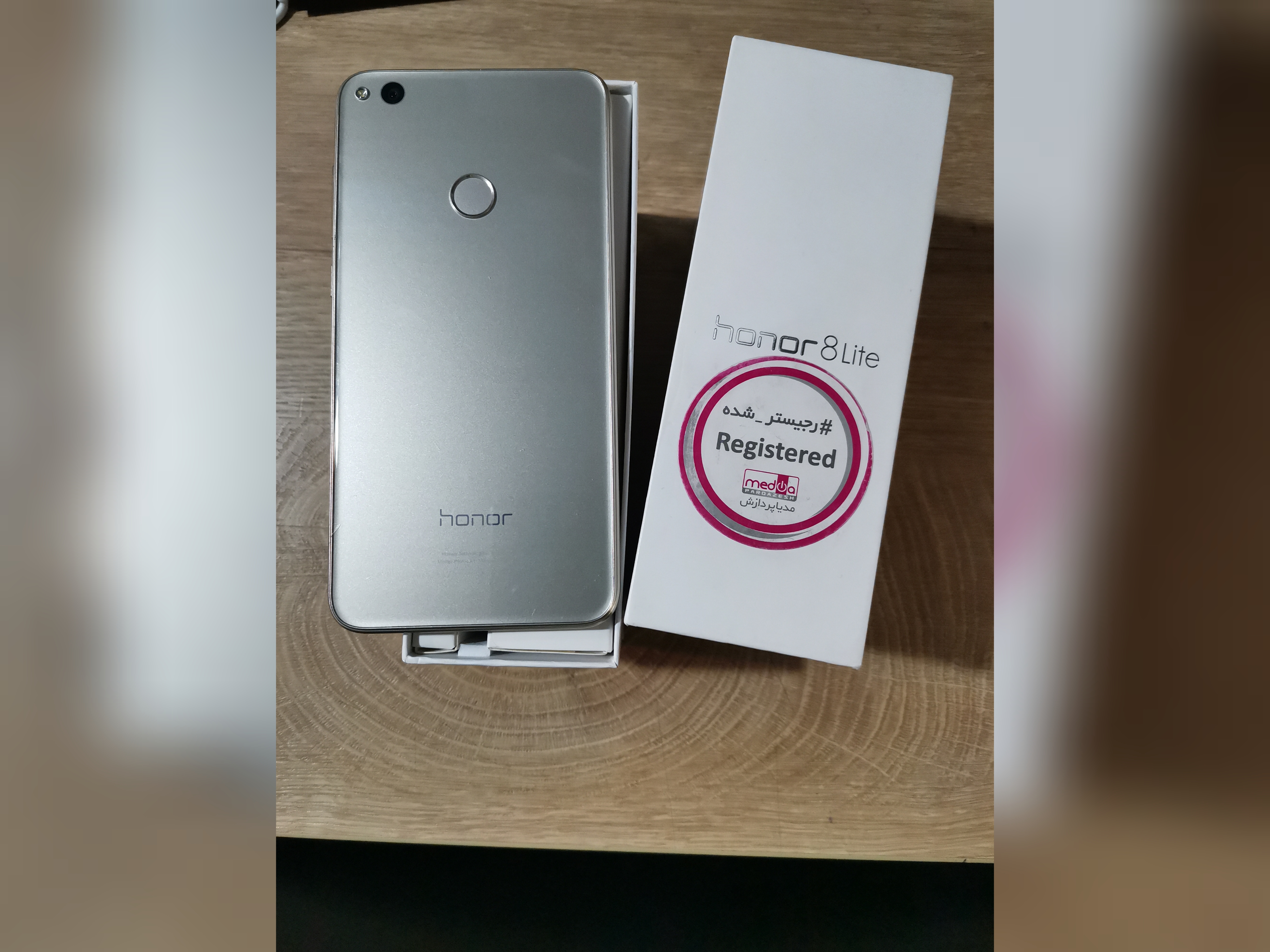 گوشی هانر مدل Honor 8 lite رام 3 حافظه 16  با کارتن و ریجستر وضعیت سفید رنگ طلایی