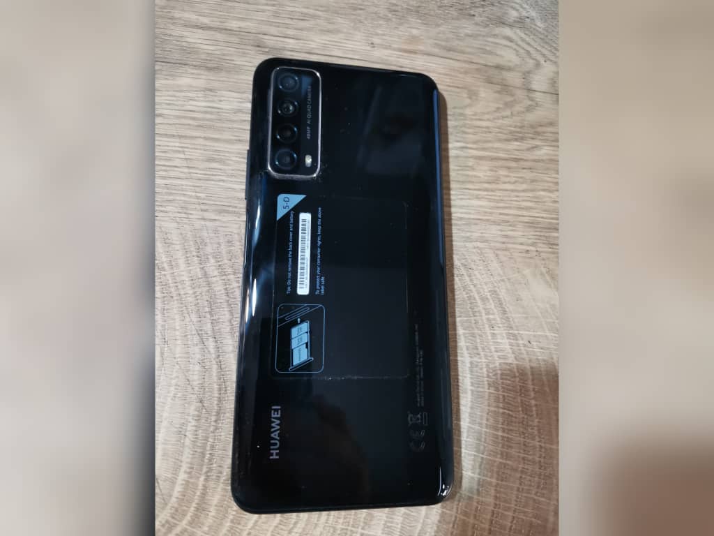 گوشی هواوی مدل HUAWEI Y7a رام 4 حافظه 128 در حد ریجستر شده وضعیت سفید بدون کارتن با شارژر
