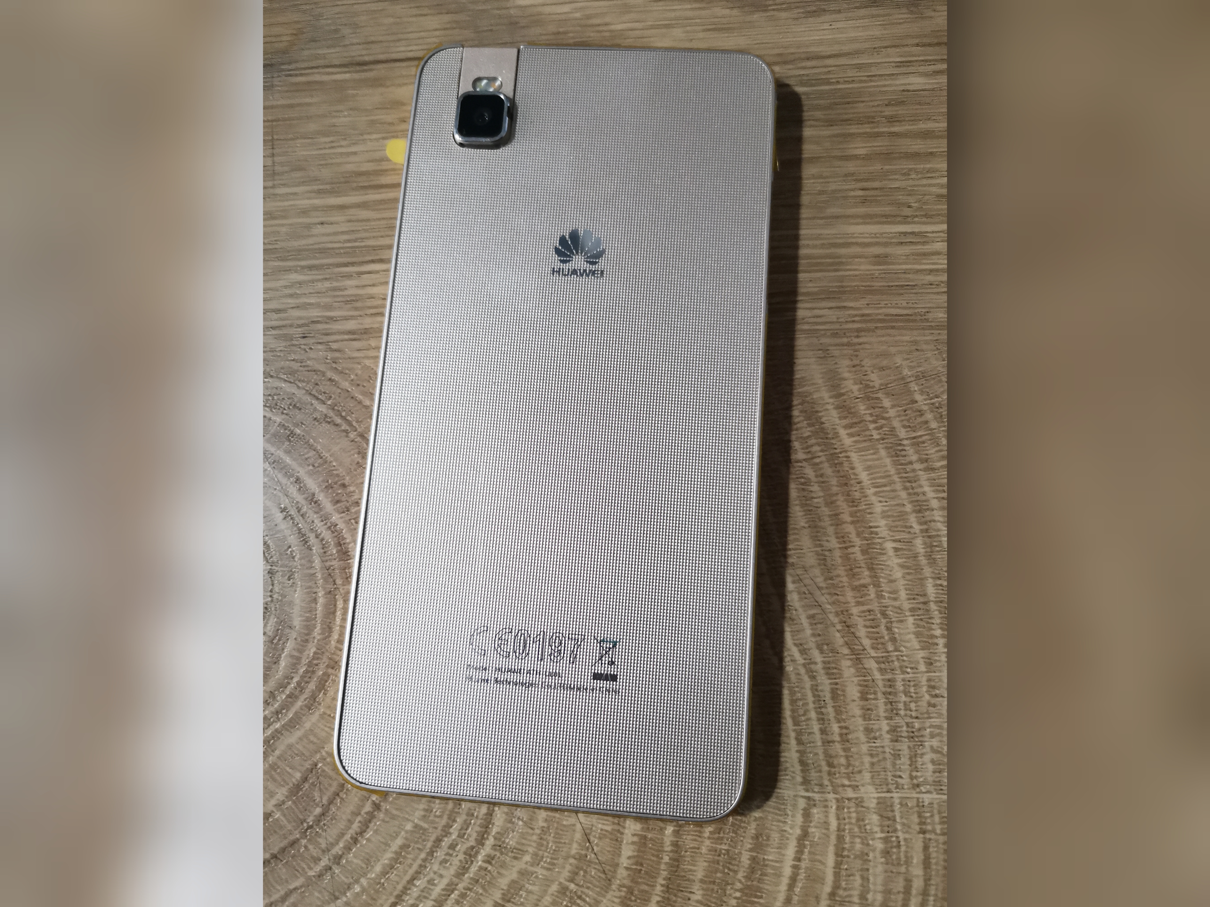 گوشی هواوی مدل HONOR 7i----HUAWEI XSHOT رام 2 حافظه 16 کاملا سالم و تمیز سفید ریجستر شده وضعیت سفید بدون کد بدون کارتن بدون وسایل-ال سی دی سالم یه ترک روی گلس فنی طبق عکس