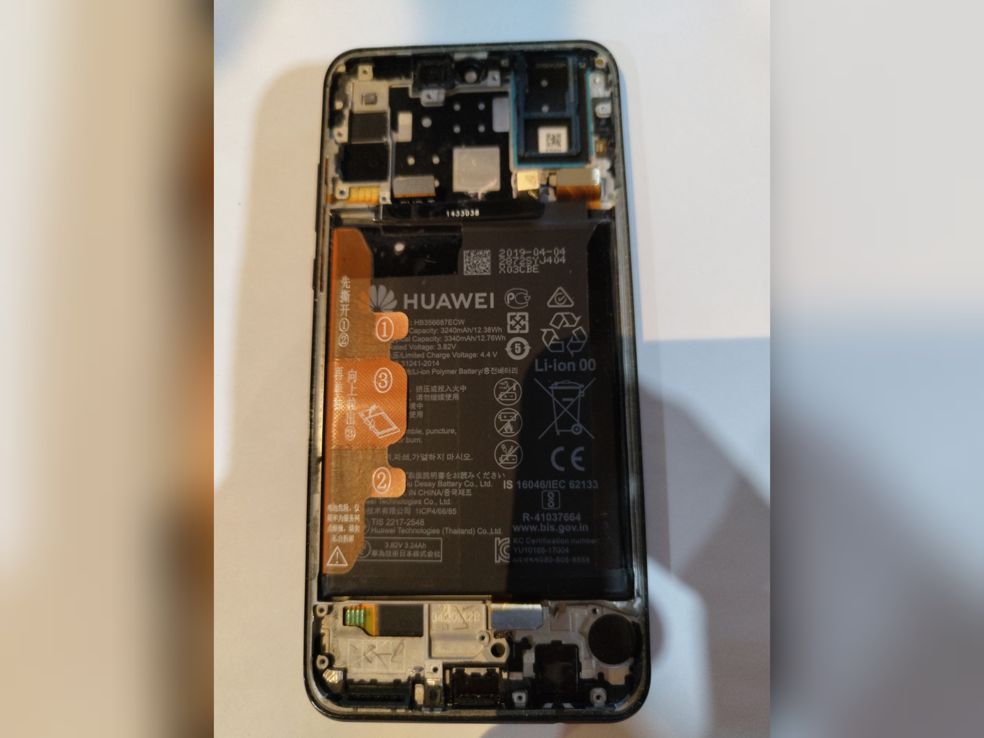 تاچ ال سی دی هوآوی P30 Lite اورجینال با فریم مشکی و باطری مخصوص رام 4 اصلی روکاری مطابق عکس گلس فنی شکسته مناسب برای استفاده